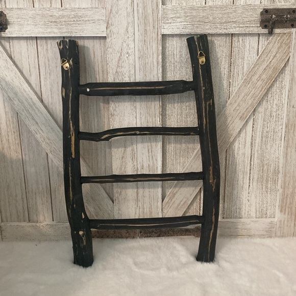 Distressed Farmhouse Wooden Ladder - Picture 2 of 6